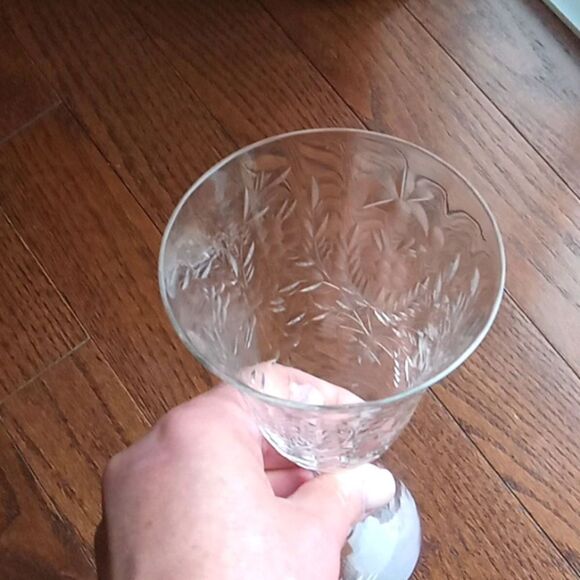 Set of 5 vintage wine/ water glasses  in excellent condition 3 1/2" x 7 3/4" - Picture 2 of 6